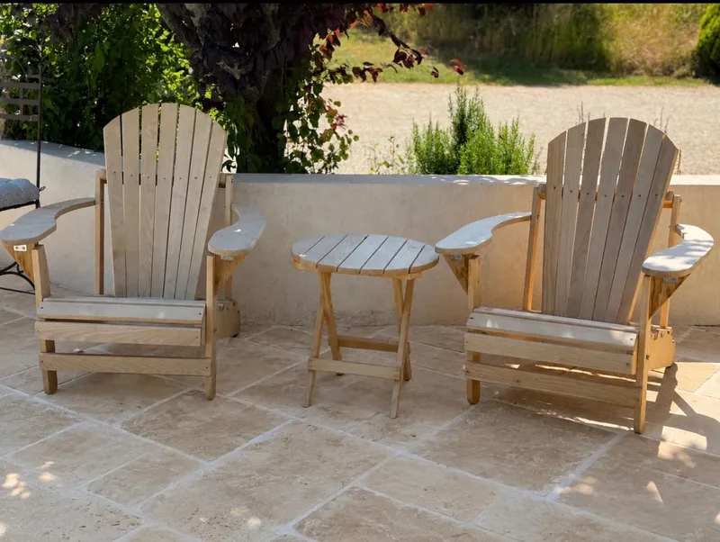 Fauteuils de jardin en bois et table basse, façonnés à l'Atelier La Pradella