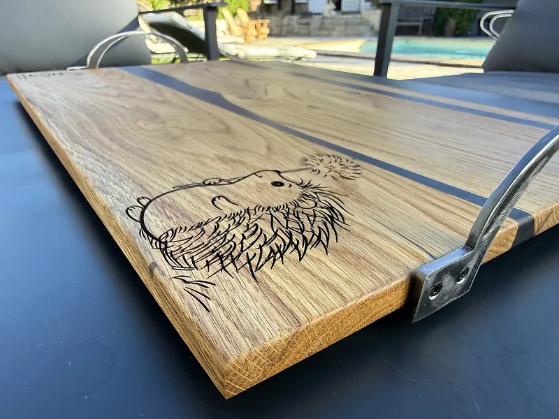 Planche à charcuterie en bois, gravée à la main