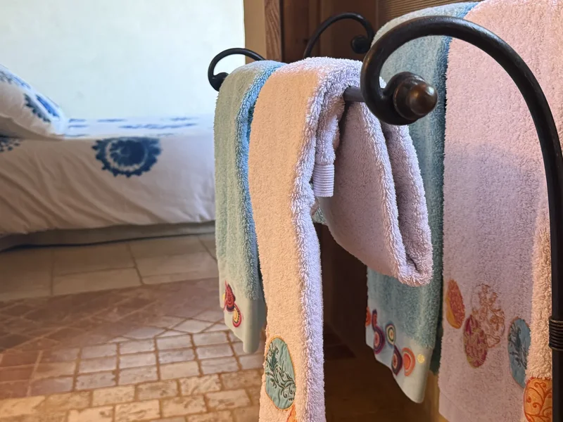 Le Lavoir : le linge de toilette coloré pour les enfants, près du lit